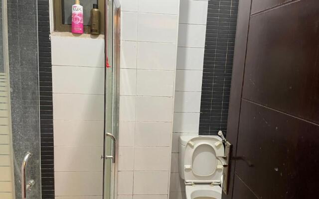 Studio next to Queen Rania St, well served area