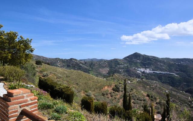 Spacious Villa with Hot Tub in Arenas