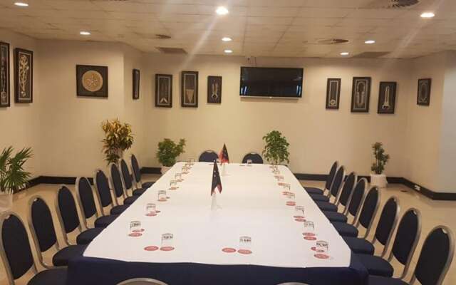 Paddy's Hotel & Apartments