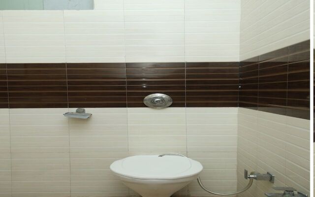Oyo 40458 Hotel Deep Palace