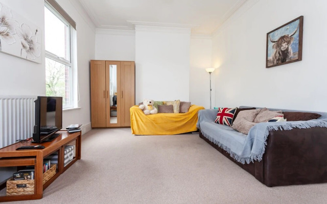 5 Bed House near Manchester