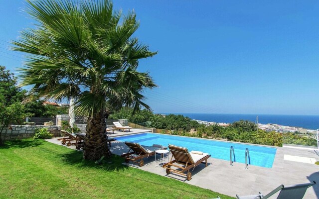 Infinity Pool Villa With Sea Views Near Rethymno City & Beach and Shaded BBQ