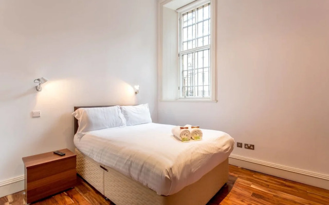 JOIVY Location, Location! North Bank Street Luxury Apt