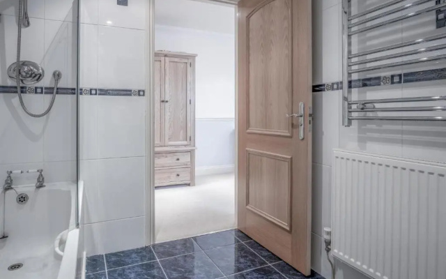 South Beach View - 2 Bedroom Apartment - Tenby