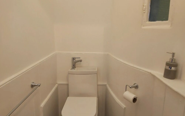 Bright, Modern and Stylish 2 Bedroom Apartment