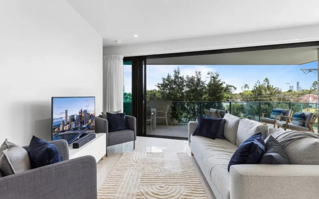 Spacious and Superb 3-bed Apartment