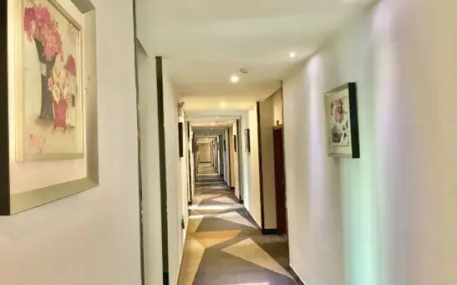Guangzhou LeMee Hotel (Tianhe Passenger Transport Terminal)