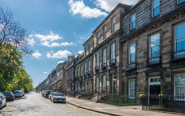 Luxury Carlton Terrace Main Door Apartment