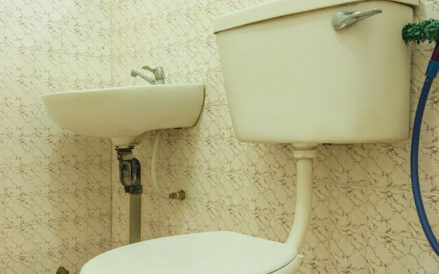 Kristal Hotel by OYO