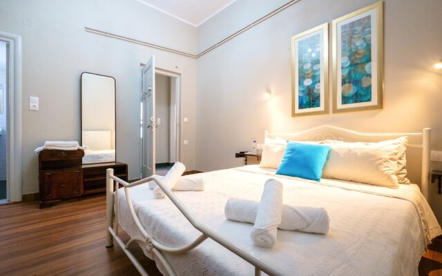 Grandma's Chic Home in Chania Venetian Harbor