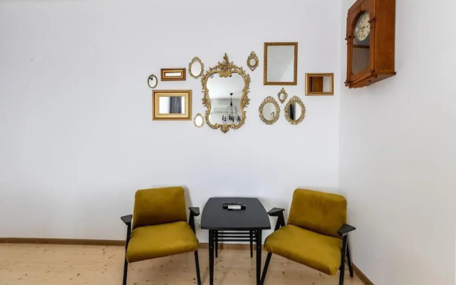 2 Bedroom Apartment Behind Opera House