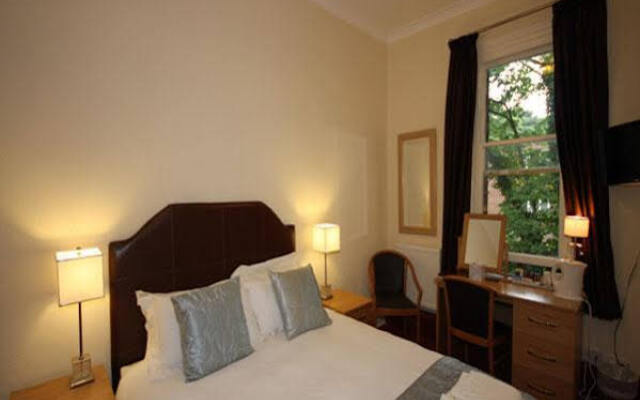 Cliff Lawn Hotel