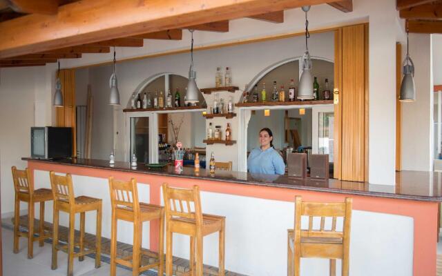 Silver Beach Hotel and Annexe Apartments