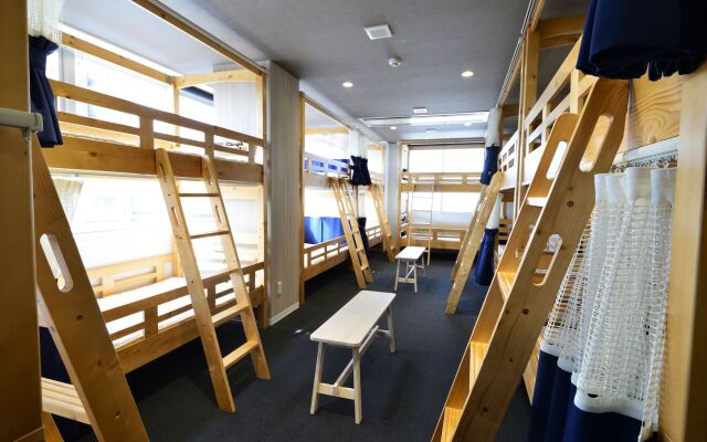 Very Hostel Namba