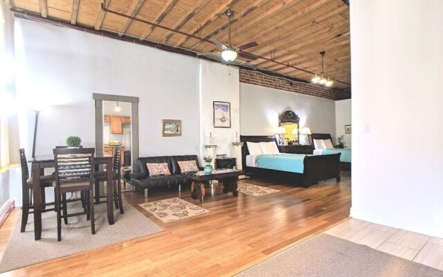 Hosteeva French Quarter Historic Condos