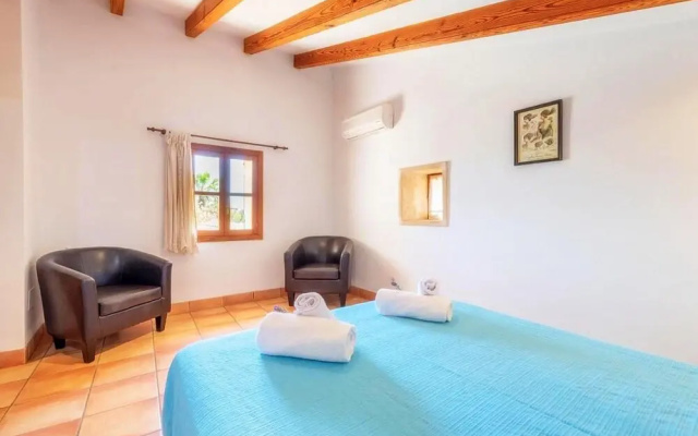 Villa in Buger With Private Courtyard