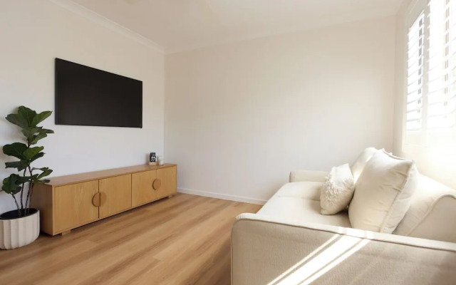 Tugun Retreat - 5BRM Home with Pool