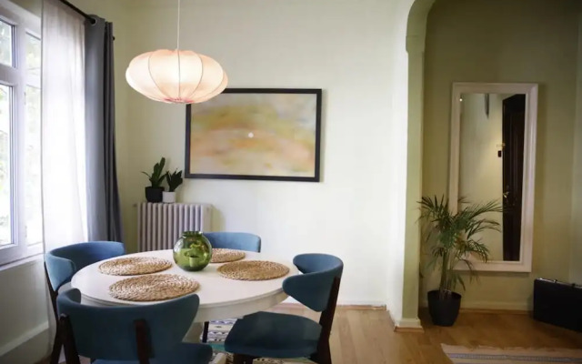 Vibrant Flat With Excellent Location in Beyoglu