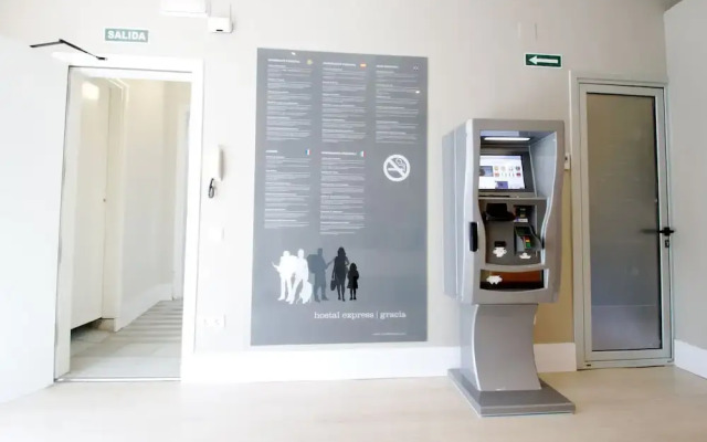 Hostal Express by gaiarooms