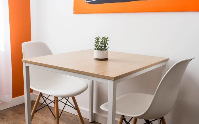 Bright & Modern 1 BDR in Downtown