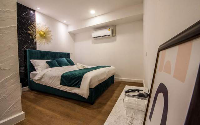 Theme Boutique Hotel