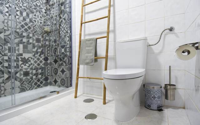 House with 2 Bedrooms in Lourinhã, with Wifi