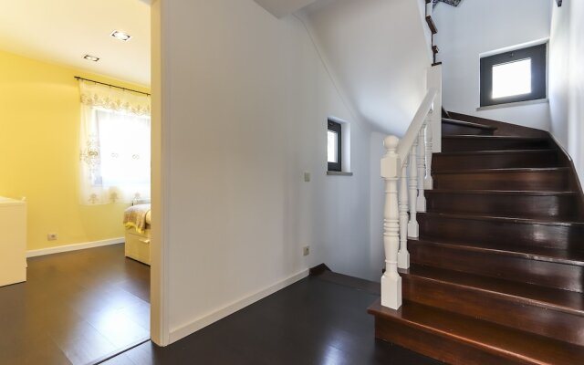 Parede Villa With Pool by Homing