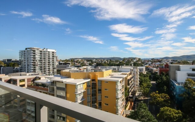 Urban Edge Apartments by Urban Rest