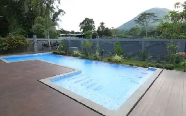 Grand Master Villa Tomohon