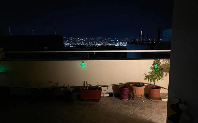 Cosy Studio Overlooking the Akropoli in Athens