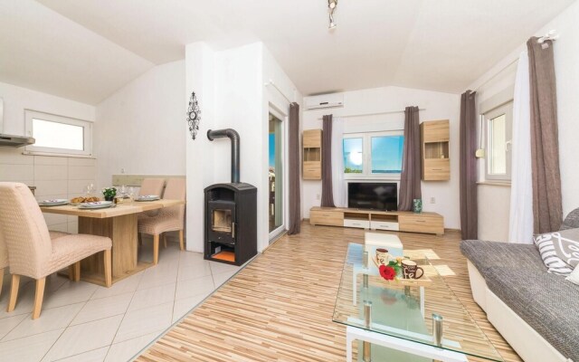 Amazing Apartment in Plano With Wifi and 2 Bedrooms