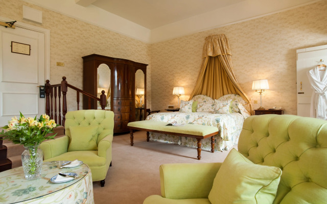 Llangoed Hall