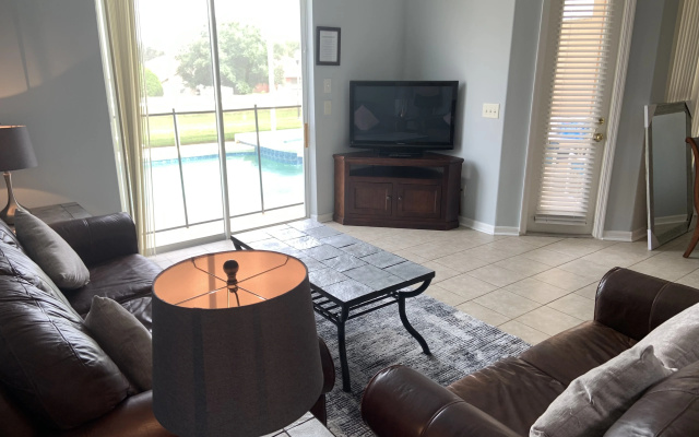 Newly Renovated Courtyard Villa
