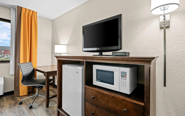 Super 8 by Wyndham Alexandria MN