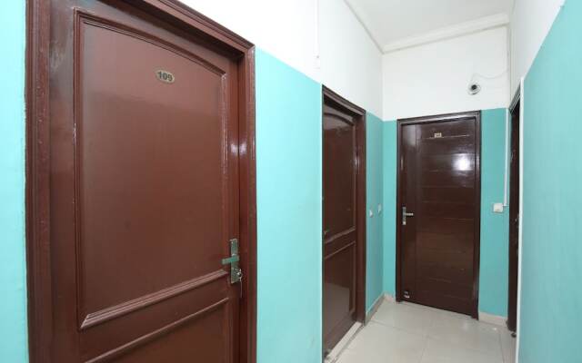 OYO 5906 Hotel Skyfox