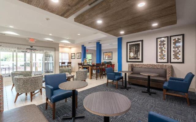 Holiday Inn Express & Suites LaGrange