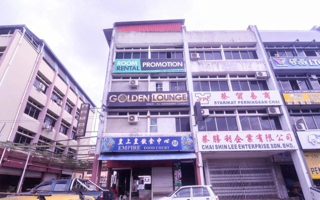 OYO 89465 Golden Lounge
