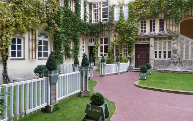 hotelImage