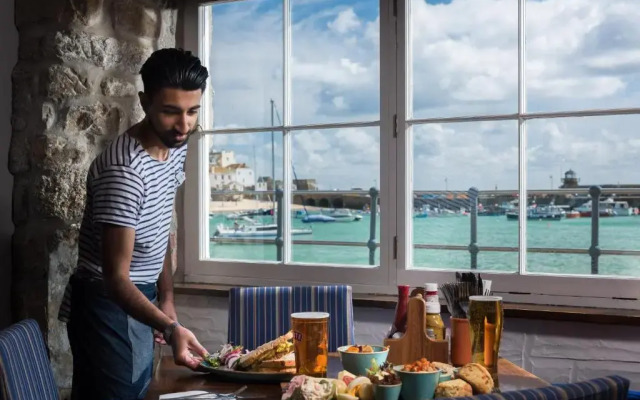 Lifeboat Inn