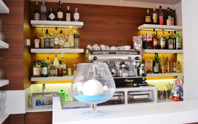 Hotel Midi
