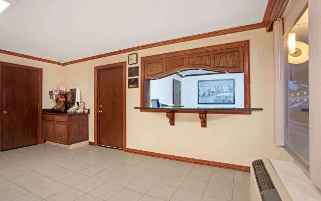 Super 8 by Wyndham Oklahoma/Frontier City