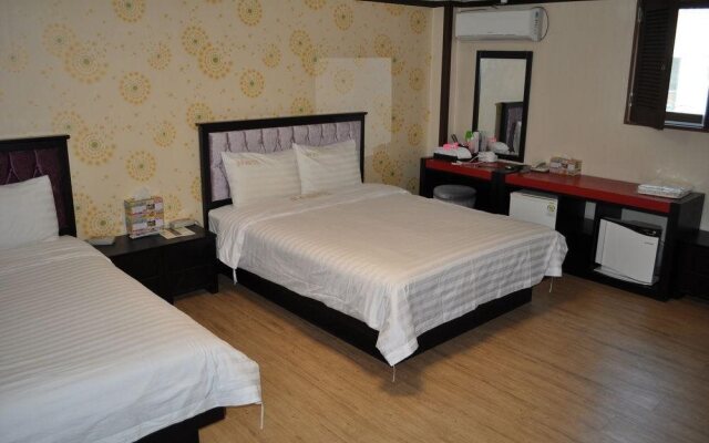 Goodstay Jeonju Wooshin Hotel