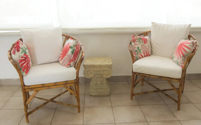 Apt. with Jacuzzi Ixt. Zihuatanejo 3 BR