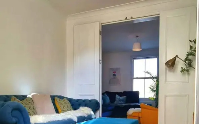 Stylish 3 Bedroom Townhouse in Brockley With Large Garden