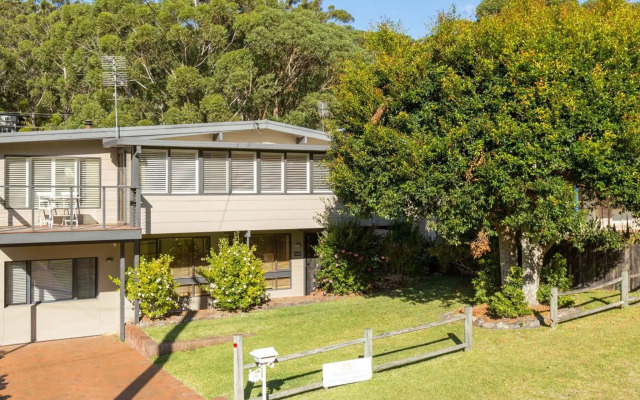 Shanti at Hyams Beach 4pm Check Out Sundays