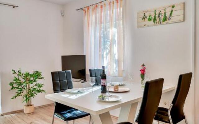 Apartments Lara