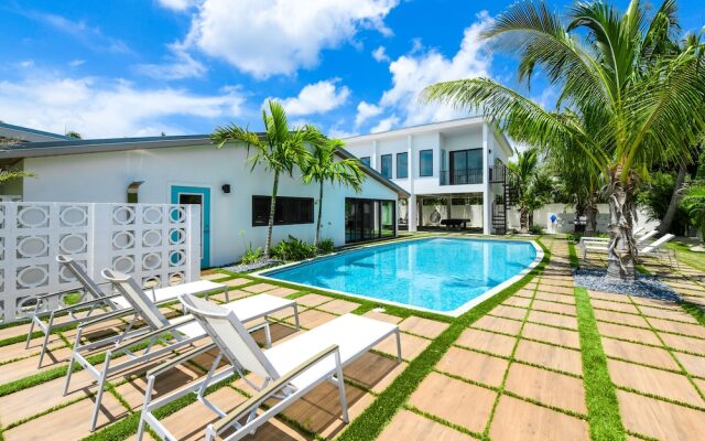 Lido Key Retreat by SKLRP