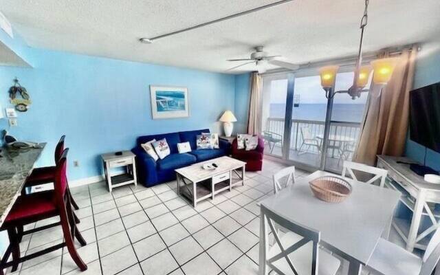 Pelican Beach 1711 1 Bedroom Condo by Pelican Beach Management