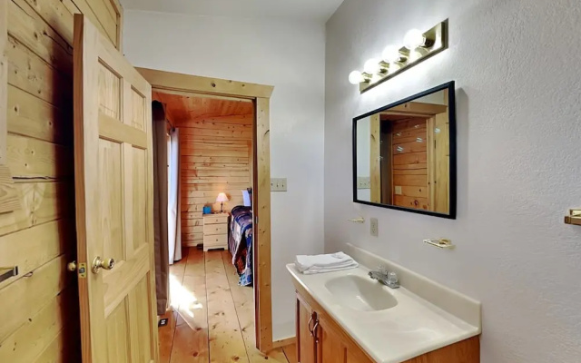 Peek-a-Boo Cabin by Ruidoso Vacation Rentals
