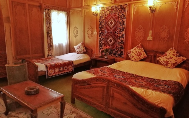 New kolohai Group of Houseboats – Guest Rooms – Srinagar